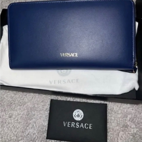 NEW Versace La Medusa Navy Leather Zip Around Long Wallet - Picture 3 of 6